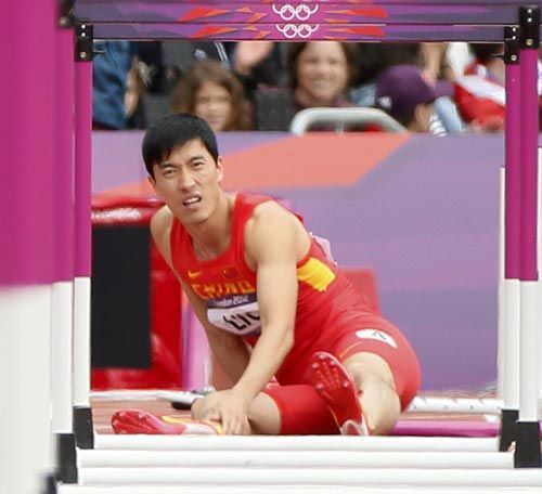 ??劉翔比賽摔倒瞬間，重溫輝煌與遺憾的歷程??