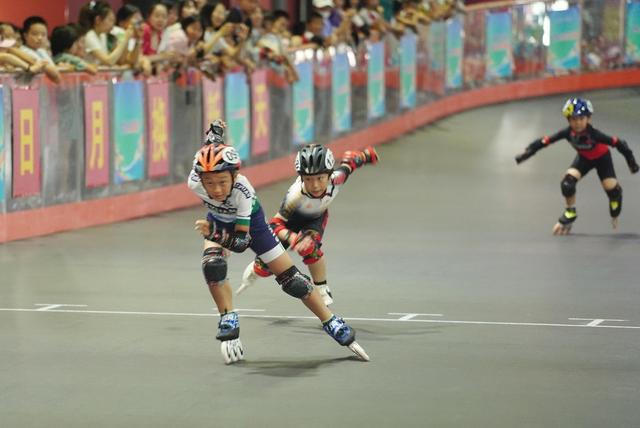 小紅書上的花樣輪滑比賽，速度與藝術(shù)的完美融合！