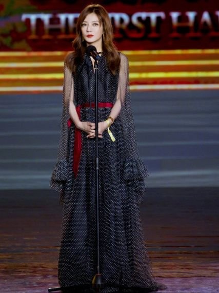 趙薇的最新動(dòng)態(tài)，星光熠熠，勵(lì)志自信的力量展現(xiàn)