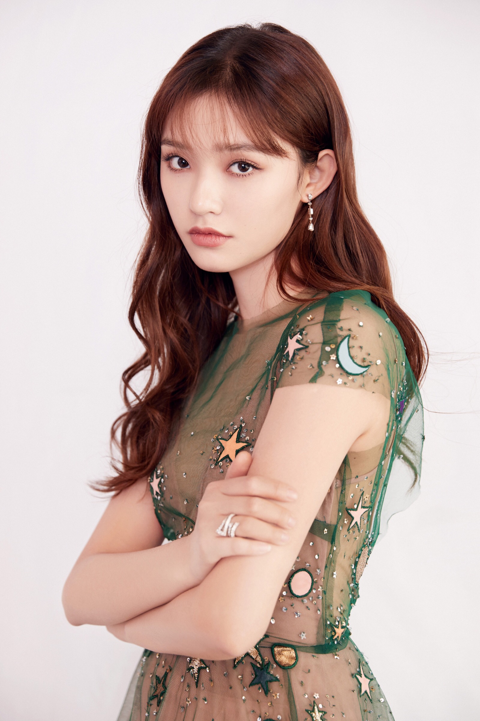 多維度視角下的林允個(gè)人資料探討