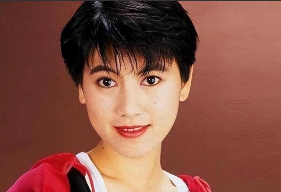 演員余雯倩，演藝之路的閃耀之星