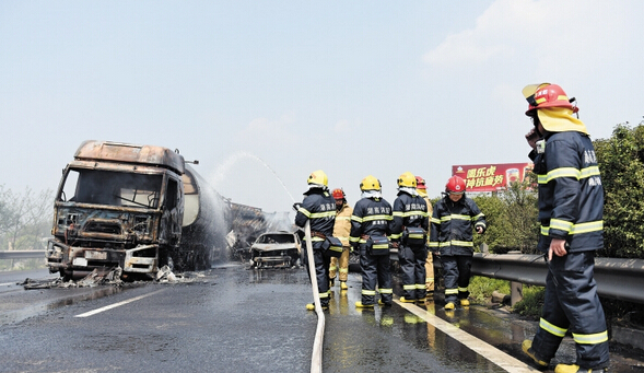京港澳高速長(zhǎng)沙段車禍背后的故事與巷弄美食秘境探秘