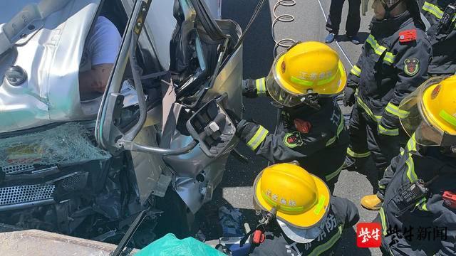 丹陽(yáng)交通事故最新報(bào)道與小巷深處的獨(dú)特美食探索