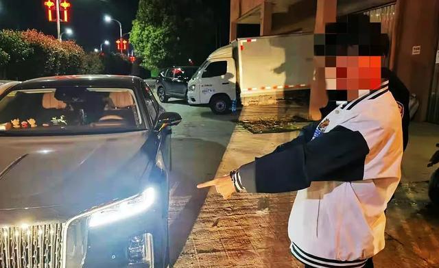 巷弄深處的神秘小店揭示最新拉車門盜竊背后的故事